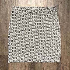 LOFT comfy gray & white pull on skirt